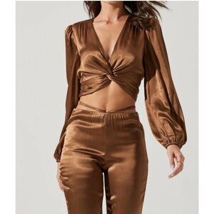 NWT ASTR Nix Cropped Twist Front Puff Sleeve Top in Copper
